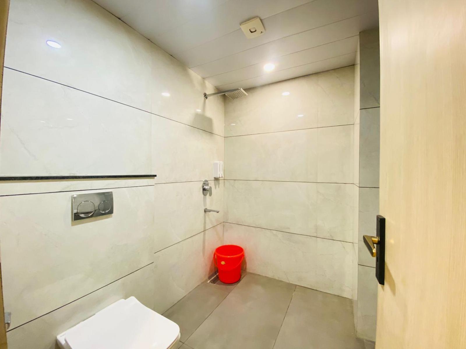 Hotel Holiday Grand Grander Noida Exterior foto